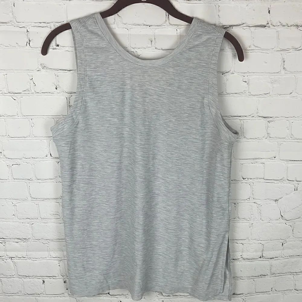 Old Navy Gray V Back Tank Size Small